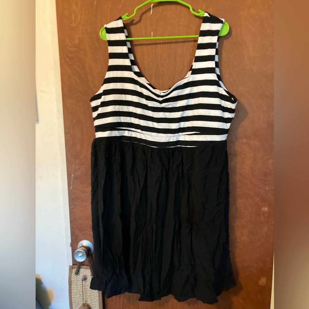 Cute Torrid black & white summer dress